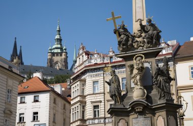 Prag - kutsal üçlü Barok sütun ve kule st. vitus Katedrali