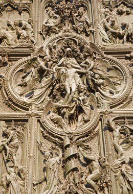 Milan - bronz kapı detay - pieta