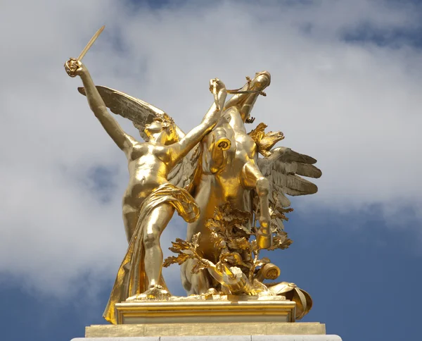 Paris - statue in gold from Alexandre III bridge — Stock Photo, Image