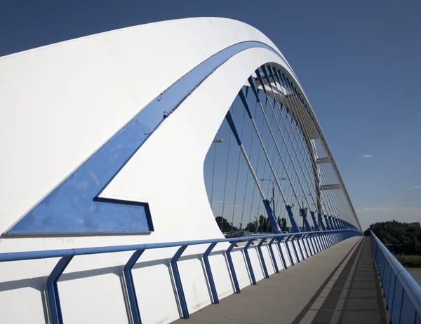 Bratysława - apollo nowe kolebkowaty most — Zdjęcie stockowe