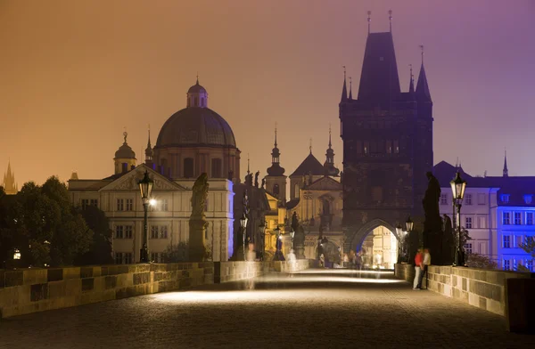 Praga - Puente de Carlos por la noche — Foto de Stock