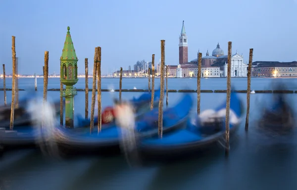 Venecia - góndolas y iglesia de San Giorgio di Magiore —  Fotos de Stock