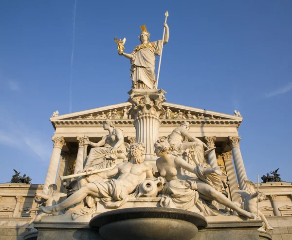 Vídeň - fontána Athena ve světle svítání — Stock fotografie