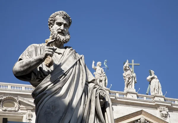 Rzym - st. peter s satatue do Bazyliki Świętego Piotra s — Zdjęcie stockowe
