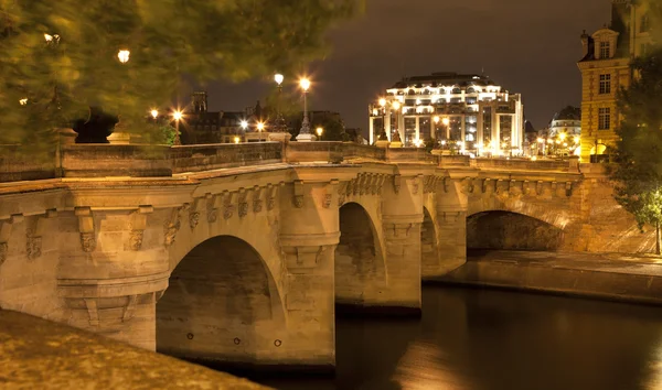 Paryż - ponte nueff w nocy — Zdjęcie stockowe