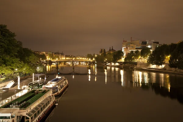 Париж - Seine по ночах — стокове фото