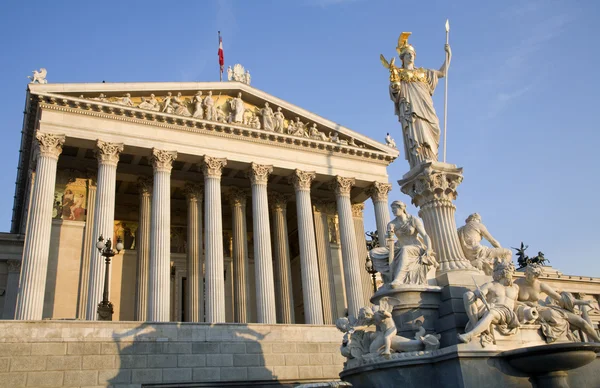 Viena - Fonte e parlamento de Pallas Athena — Fotografia de Stock
