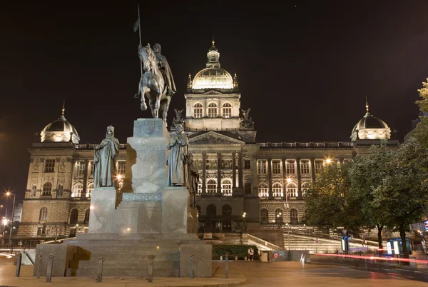 Praha - národní muzeum a památník st. Vencelas - kapitálu socha od J.J.Bendl - 1678 — Stock fotografie