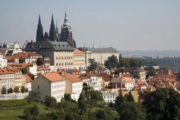 プラハ - ヴィート大聖堂と城 — ストック写真