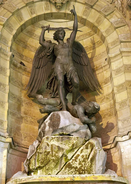 Париж - фонтан Святого Михаила — стоковое фото