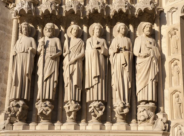 Paris - detail from manin portal of Notre Dame cathedral - apostle — Stock Photo, Image