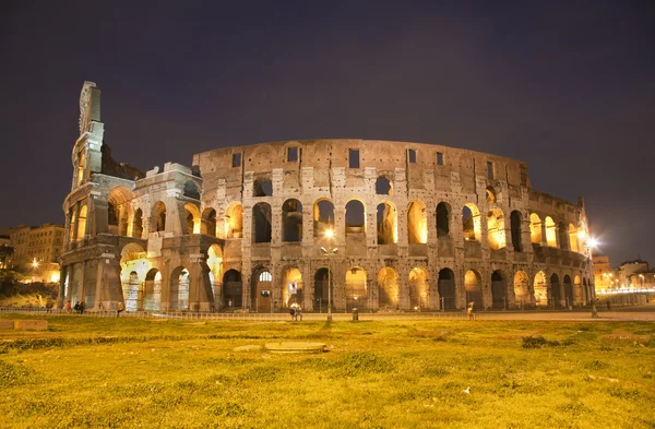 罗马-罗马竞技场在晚上 — 图库照片