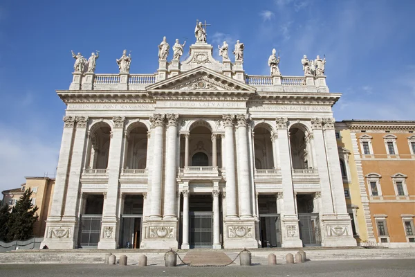 Rom - östra fasaden på St john lateran basilica — Stockfoto