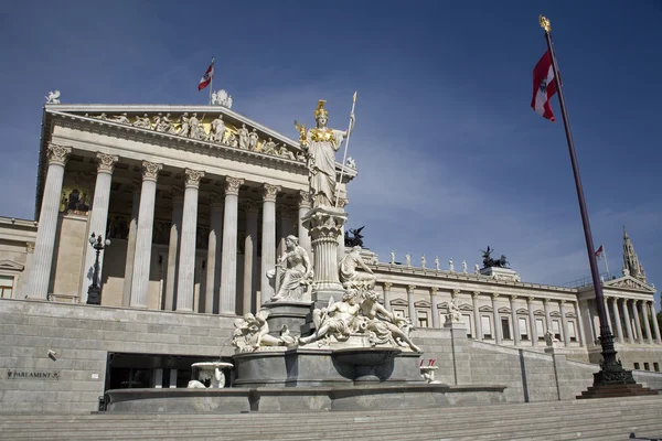 Βιέννη - Παλλάς Αθηνά κρήνη και το Κοινοβούλιο — Φωτογραφία Αρχείου