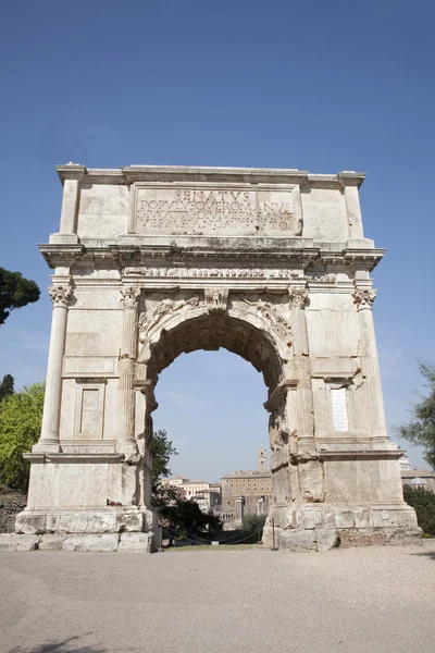 Рим - Триумфальная арка Тита — стоковое фото