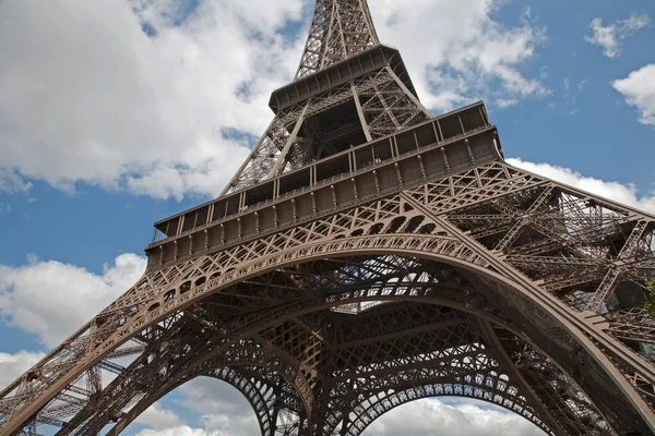 Pariis-艾菲尔铁塔和天空 — 图库照片