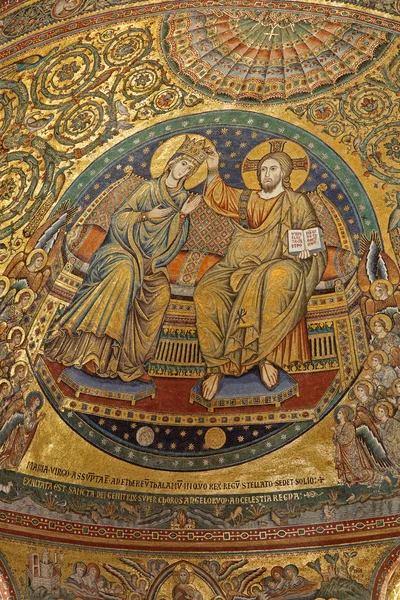 Řím - mozaika korunovace Panny Marie v Santa Maria Maggiore basiilica z roku 1290 — Stock fotografie