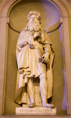Florence - leonardo da vinci heykeli uffizi Galerisi'nın üzerinde