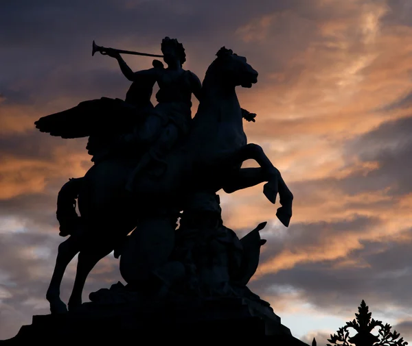 Paris - statue de Renommée du jardin des Tuileries — Photo