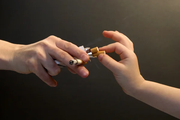 Rauchen und Bildung — Stockfoto