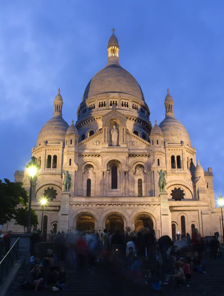 巴黎-圣心大教堂在晚上 — 图库照片