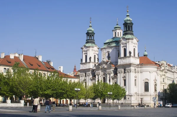 Прага - костел Св. Николая в стиле барокко — стоковое фото