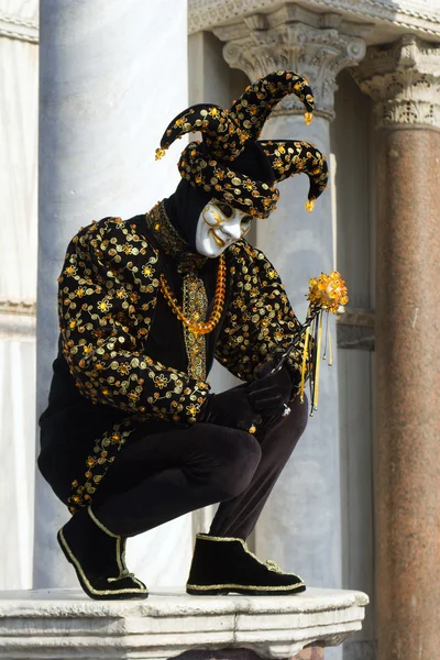 Венеция - маска буффона с карнавала — стоковое фото