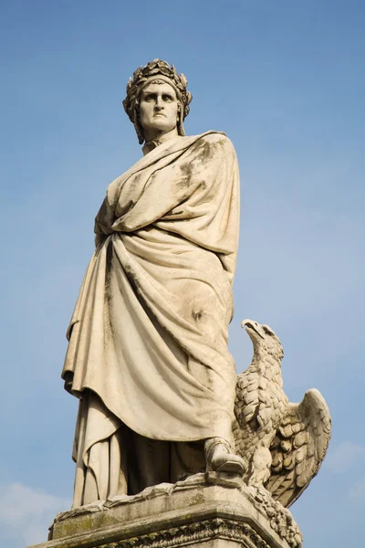 Florencie - dante alighieri socha od katedrály santa croce — Stock fotografie