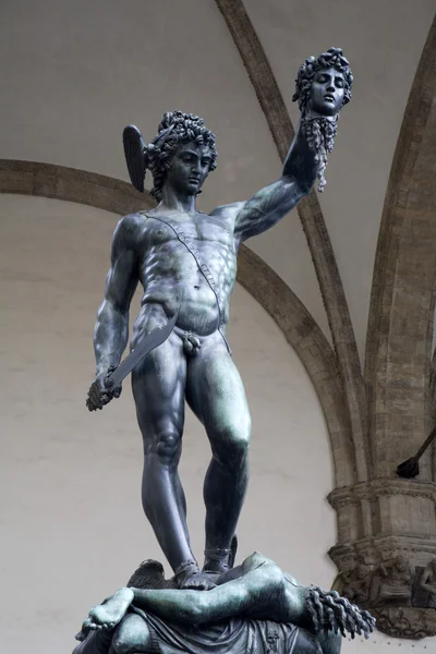 Florece - Perseus de Benvenuto Cellini, Loggia dei Lanzi, Florencia, Italia —  Fotos de Stock