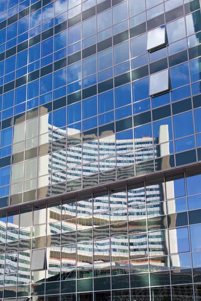 Vienna - mirror from Uno city - modern glass facade — Stock Photo, Image