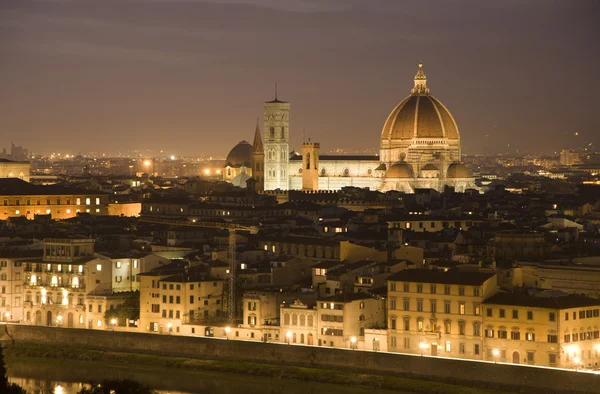 Флоренція - собор Санта-Марія-дель-Фьоре від площі Пьяцца Мікеланджело — стокове фото