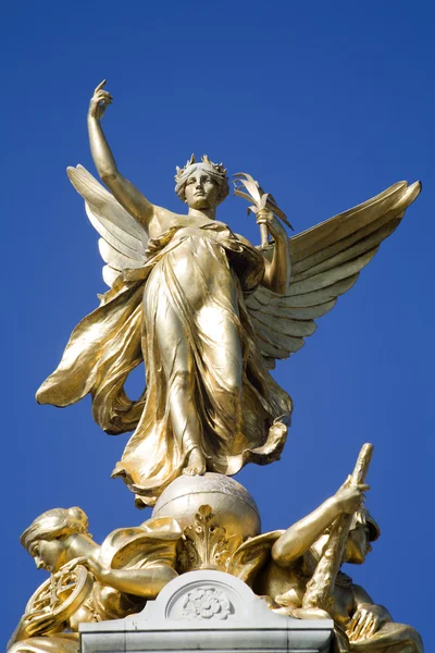 Londen - detail van Queen victoria memorial — Stockfoto