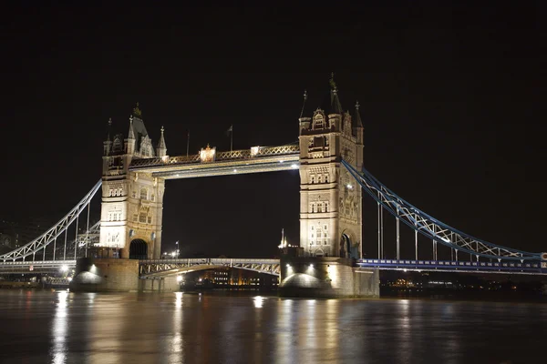 Londres - Tower Bridge à noite — Fotografia de Stock