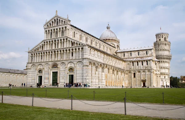 Pisa - santa maria assunta kathedrale und hängender turm — Stockfoto