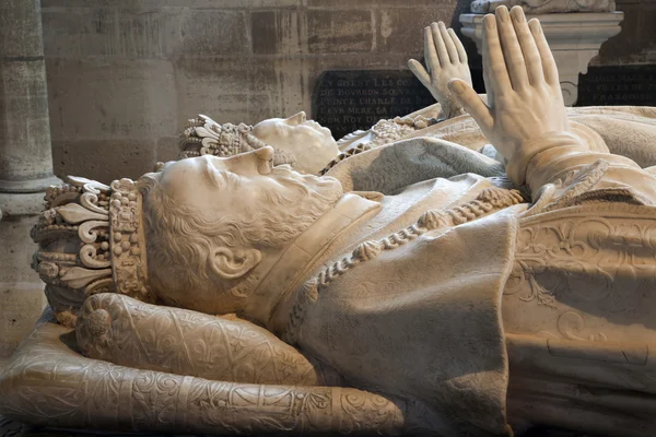 Paris - Tomb of Henri II and Catherine de Medici, from Saint Denis gothic cathedral — Stock Photo, Image