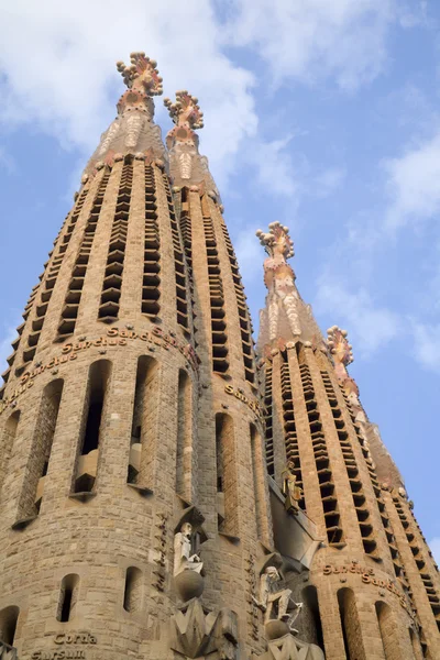 Барселона - башни Sagrada la Familia — стоковое фото