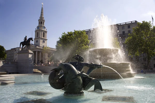 Лондон - фонтан с Трафальгарской площади — стоковое фото