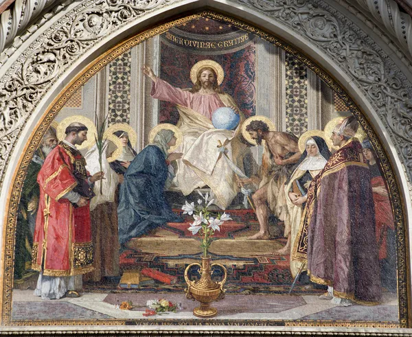 Jesus Cristo pantokrator - detalhe de protal de catedral de Santa Maria del Fiore - fachada ocidental — Fotografia de Stock