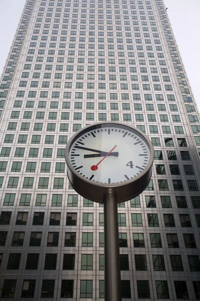 London - clock and Canary warf tower — Stock Photo, Image