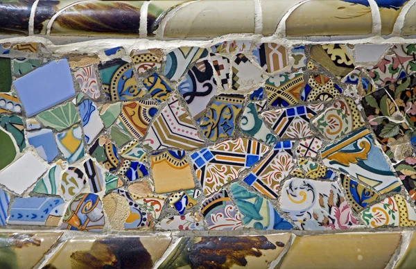 BARCELONA - JUNY 2009: mosaic bench of house in Park Guell, designed by Antoni Gaudi. Built in 1900 - 1914. Part of UNESCO, Jun 9,2009 in Barcelona Spain. — Stock Photo, Image