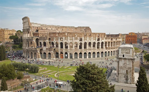 Řím - Koloseum od patrová hill — Stock fotografie
