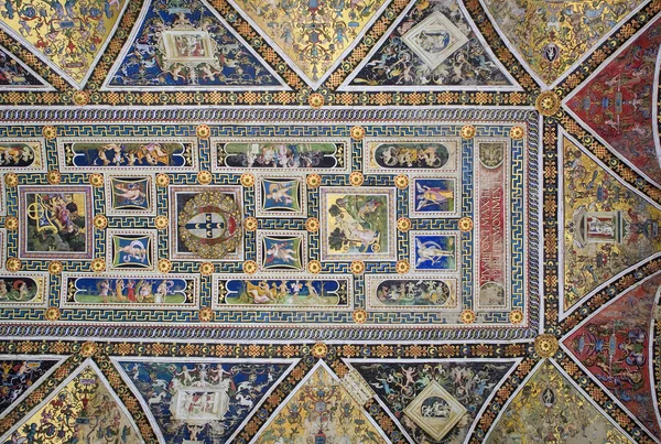 从大教堂-圣玛利亚-皮克罗米尼库中锡耶纳，壁画 1459 — 图库照片