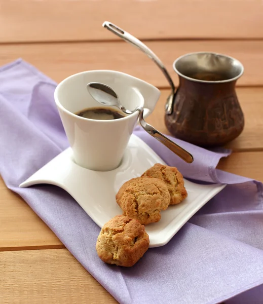 Biscoito e xícara de café — Fotografia de Stock