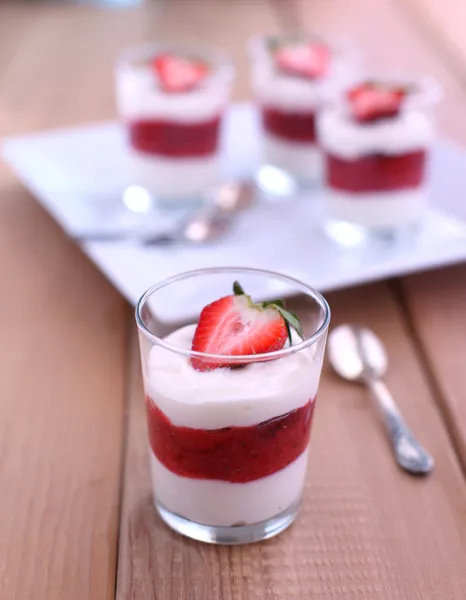 Strawberry and mascarpone parfait — Stock Photo, Image