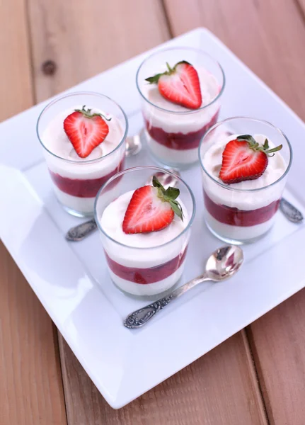 Strawberry and mascarpone parfait — Stock Photo, Image