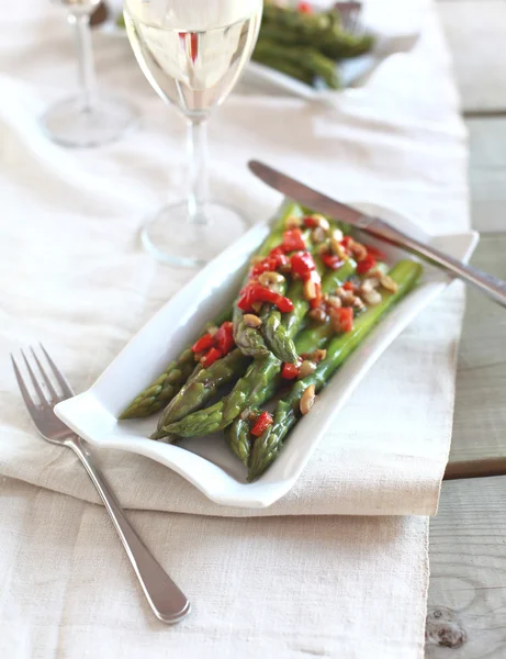 Salad with asparagus, grill sweet peper and olives — Stock Photo, Image