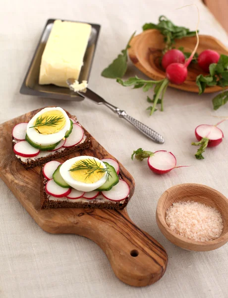 Canapes with radish and eggs — Stock Photo, Image