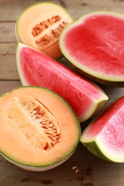 Melon and watermelon on the table — Stock Photo, Image
