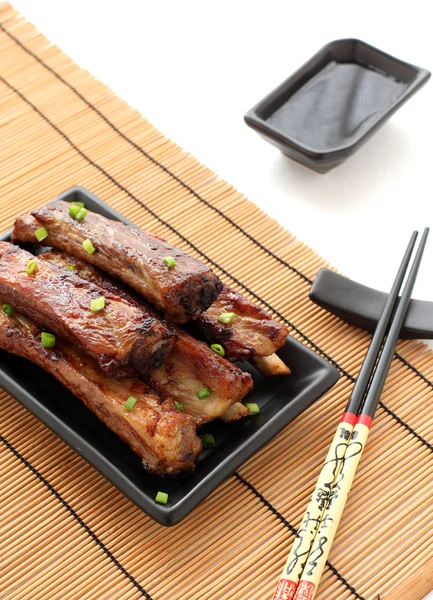 BBQ Čínská žebírka s pikantní omáčkou — Stock fotografie