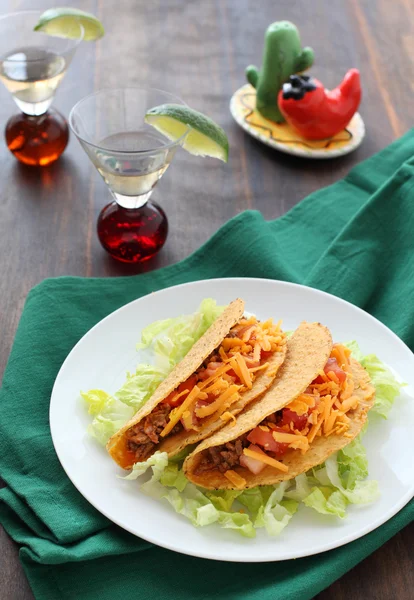 Beef tacos with tomato and cheese — Stock Photo, Image